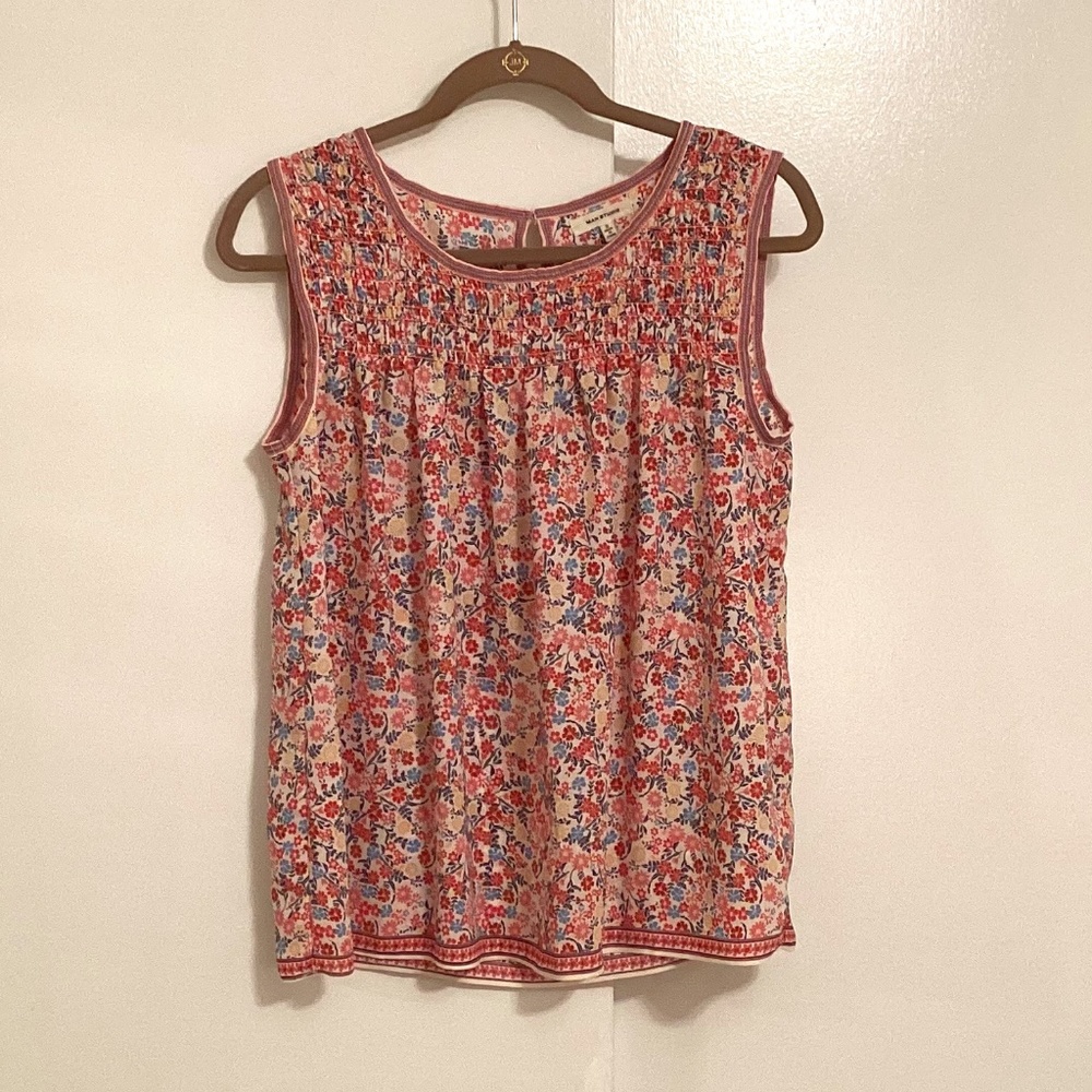 Women’s sleeveless blouse